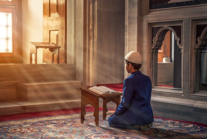 Rajin Ibadah Tapi Akhlak Buruk
